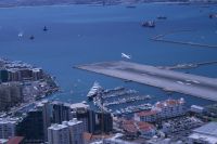 Utsikt ver Marina Bay med startande flygplan